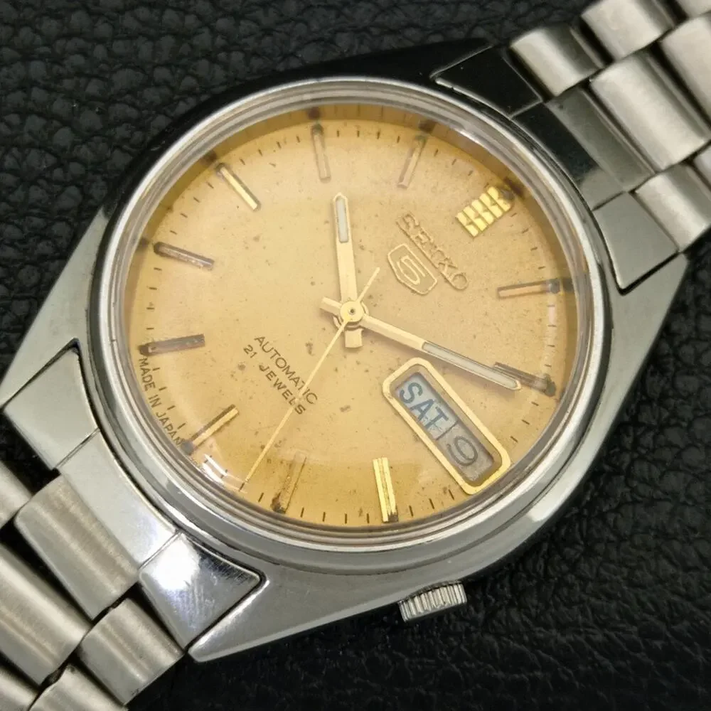 Vintage 1977 Seiko Automatic Mens Silver Watch W/daydate & Gold accents